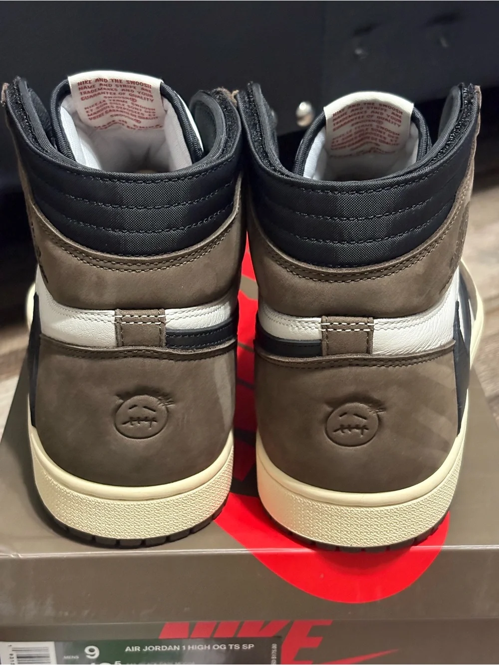 Jordan 1 low × Travis Scott Mocha High